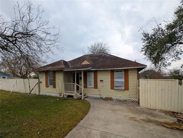 bungalow featuring a front yard and fence