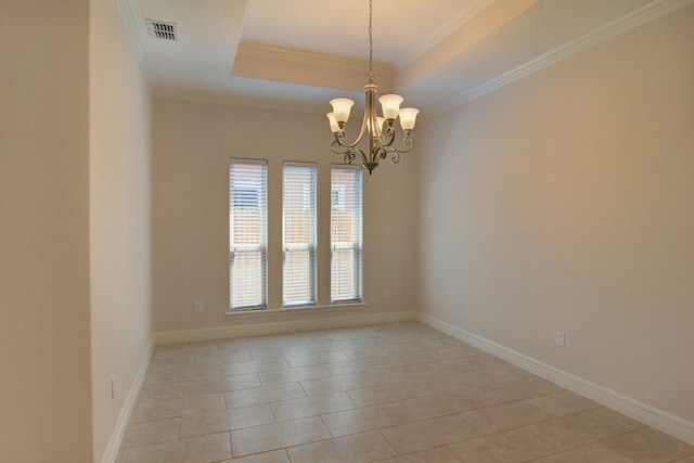 tiled spare room with ornamental molding, a raised ceiling, and an inviting chandelier