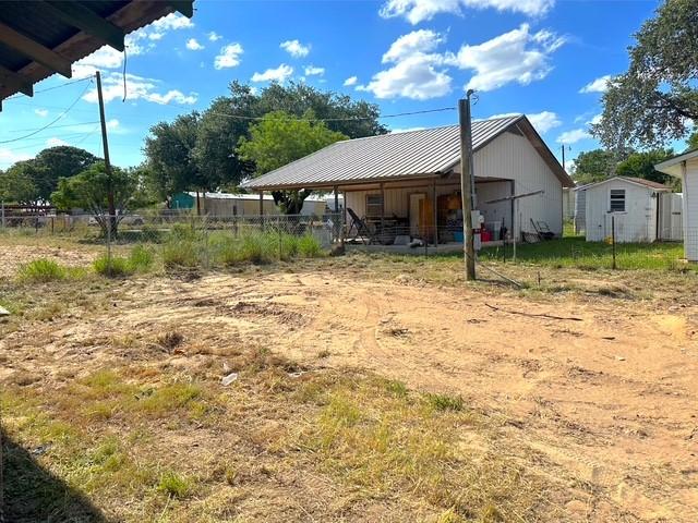 1207 Florida St, Pleasanton, TX 78064 - photo 4
