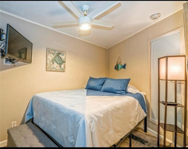 bedroom with ceiling fan and baseboards