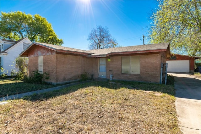 single story home featuring a garage and a front lawn