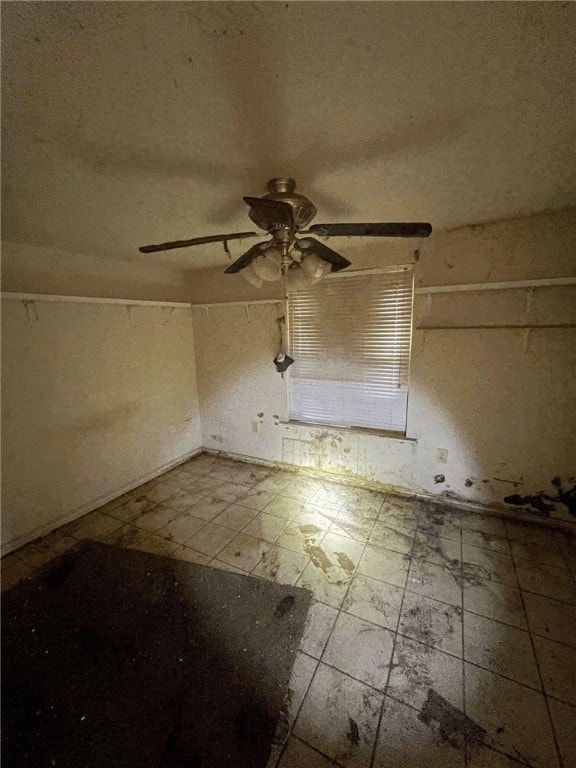 spare room featuring ceiling fan