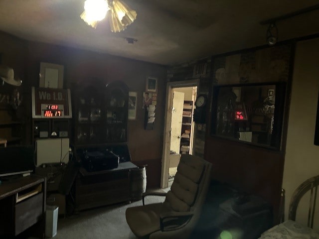 carpeted living room featuring ceiling fan