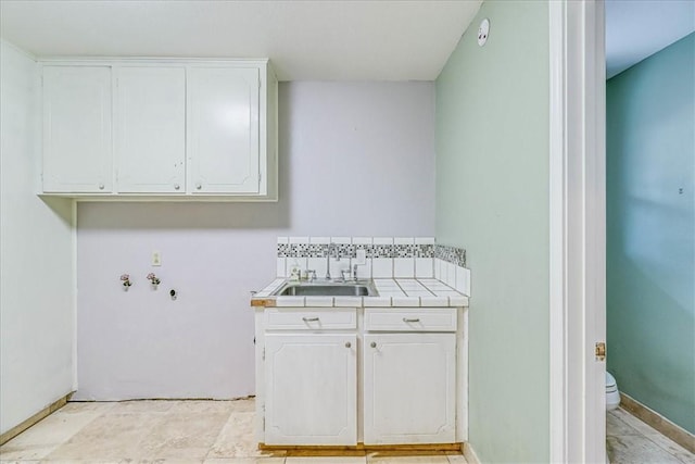 434 Cape Lookout Dr, Corpus Christi, TX 78412 - clothes washing area featuring a sink and baseboards