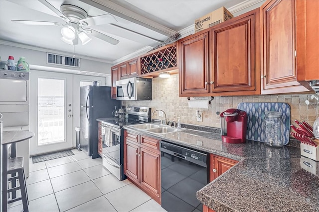 kitchen with sink, ceiling fan, crown molding, and black appliances