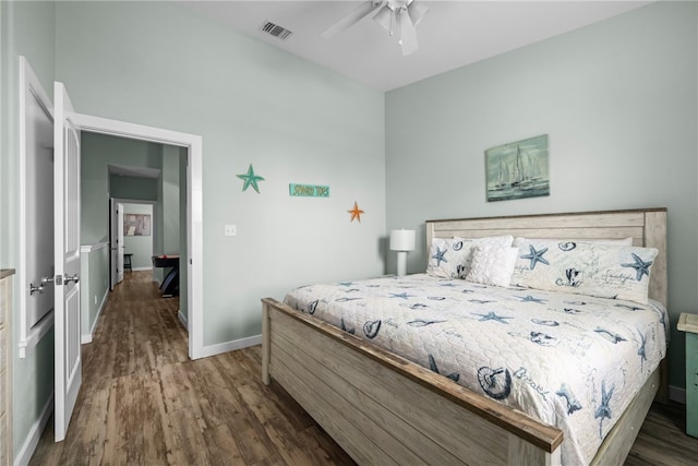 bedroom featuring dark wood-type flooring and ceiling fan