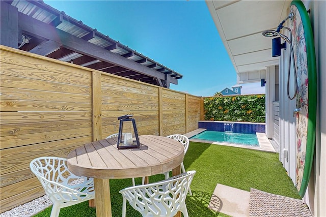 view of swimming pool with pool water feature and a yard