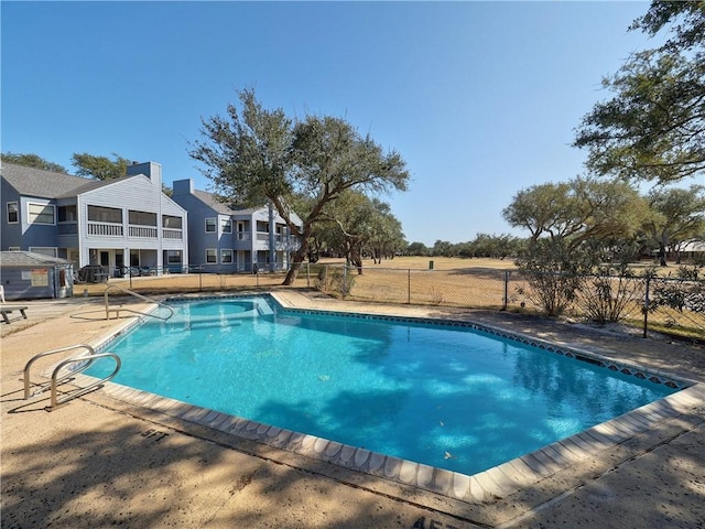 view of swimming pool