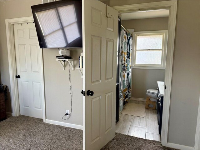 721 S 8th St, Kingsville, TX 78363 - full bathroom featuring toilet, baseboards, and curtained shower