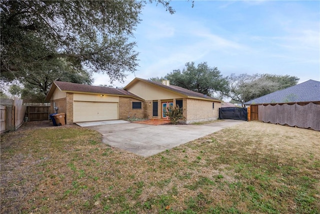 view of front of house featuring a garage and a front lawn