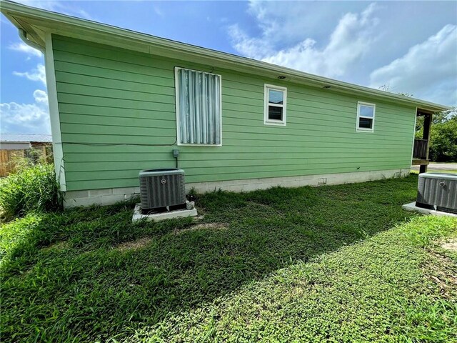 702 Celia St, Woodsboro, TX 78393 - photo 9