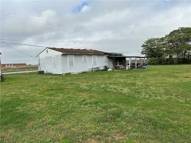 back of house featuring a yard