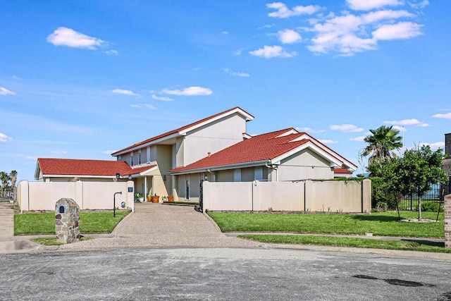 view of front of house with a front yard