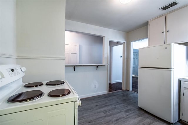 1522 Clodah Dr, Corpus Christi, TX 78404 - kitchen with white appliances, wood finished floors, and light countertops