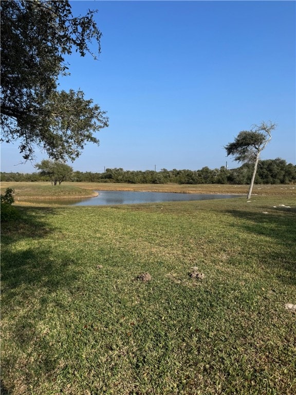 view of yard featuring a water view