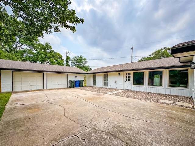 ranch-style home featuring a garage