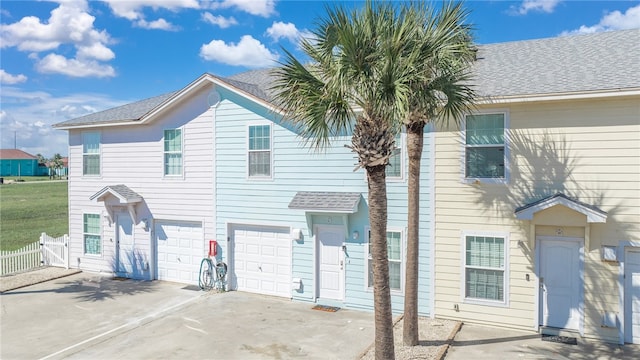 view of front facade featuring a garage