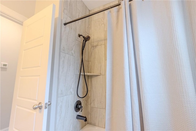 bathroom featuring shower / tub combo