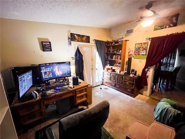 4321 Woodland Creek Dr, Corpus Christi, TX 78410 - living area featuring a textured ceiling and a desk