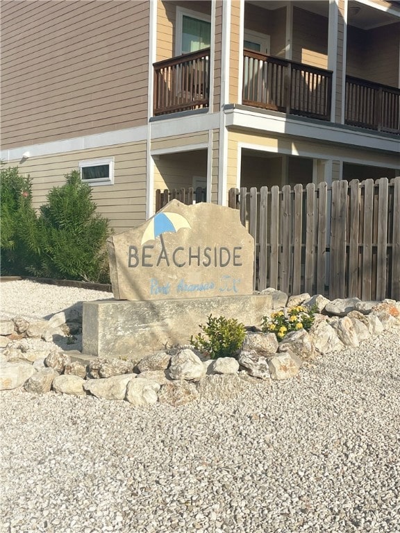 view of community / neighborhood sign