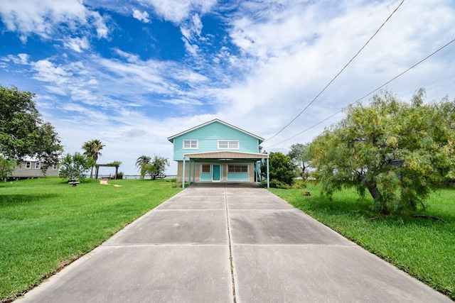 view of front facade featuring covered porch and a front yard