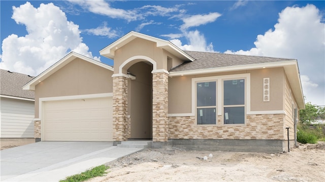 view of front facade featuring a garage