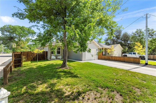 964 Allende St, Seguin, TX 78155 - view of front facade featuring driveway and a garage
