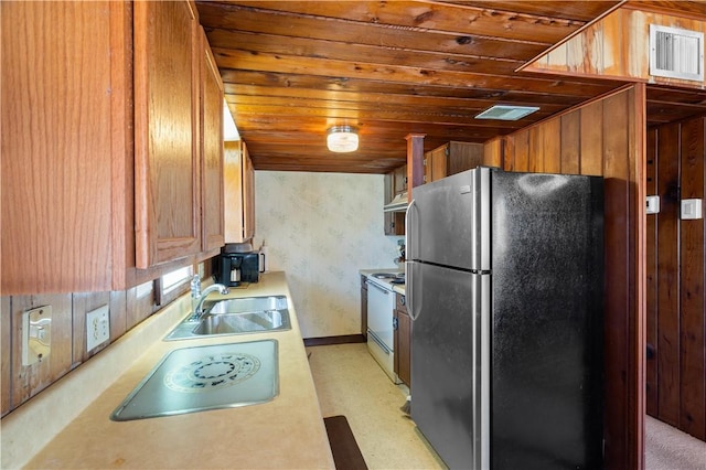 kitchen with electric stove, sink, wood ceiling, and stainless steel refrigerator