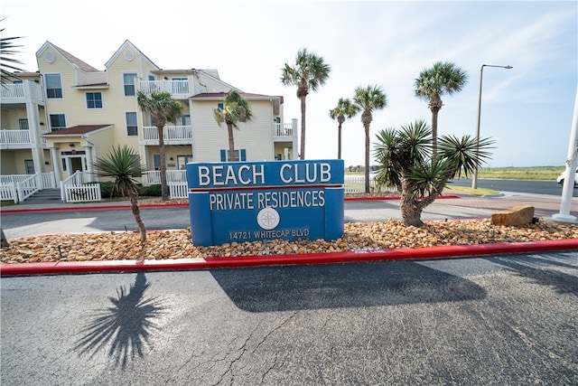 view of community / neighborhood sign