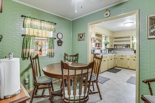 1032 Illinois St, Robstown, TX 78380 - dining space with crown molding