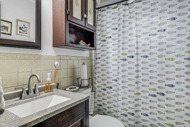1032 Illinois St, Robstown, TX 78380 - full bathroom featuring a shower with curtain, vanity, toilet, and tile walls