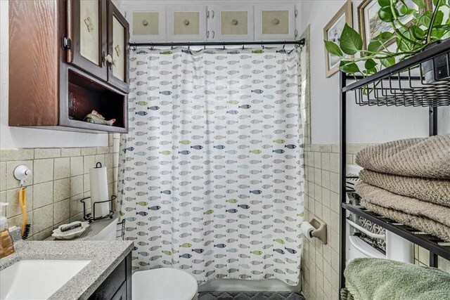 1032 Illinois St, Robstown, TX 78380 - bathroom featuring tile walls, vanity, and curtained shower