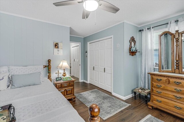 1032 Illinois St, Robstown, TX 78380 - bedroom with crown molding, dark wood-type flooring, ceiling fan, and a textured ceiling