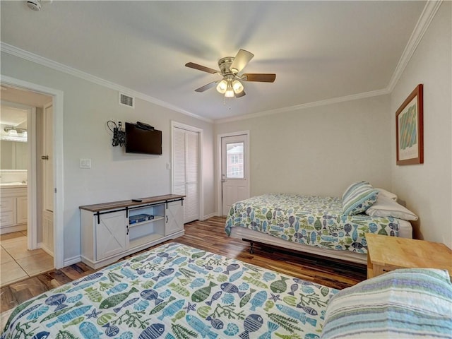 800 Beach Access Road 1a 509, Port Aransas, TX 78373 - bedroom featuring light wood-style flooring, ornamental molding, baseboards, a closet, and ceiling fan