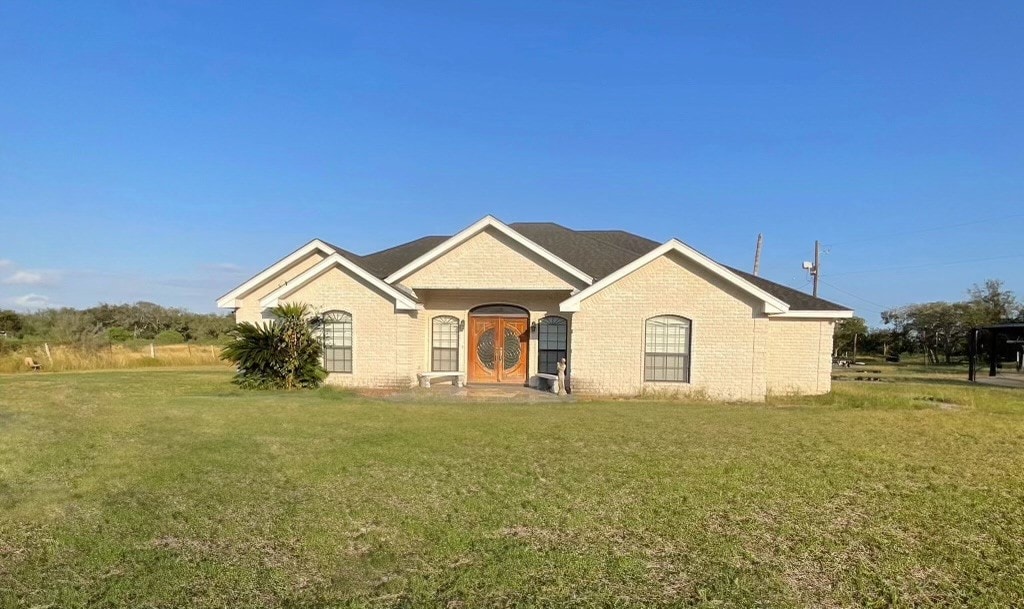 view of front of house with a front yard