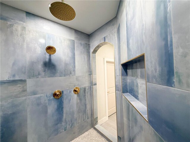 13817 Hawksnest Bay Dr, Corpus Christi, TX 78418 - full bath featuring tiled shower