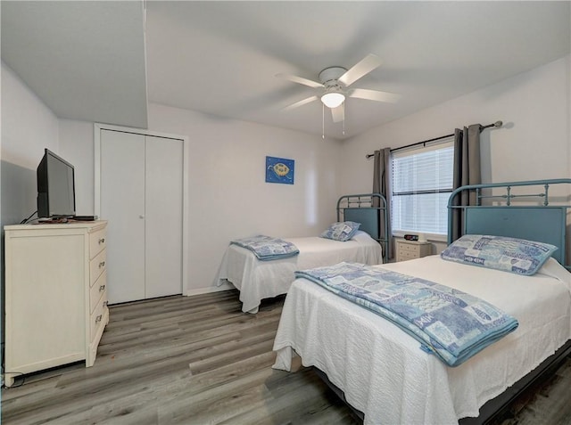 5973 State Highway 361 Unit 218, Port Aransas, TX 78373 - bedroom featuring wood finished floors, a ceiling fan, and a closet