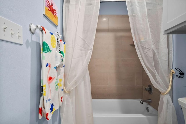 full bath with shower / bathtub combination with curtain