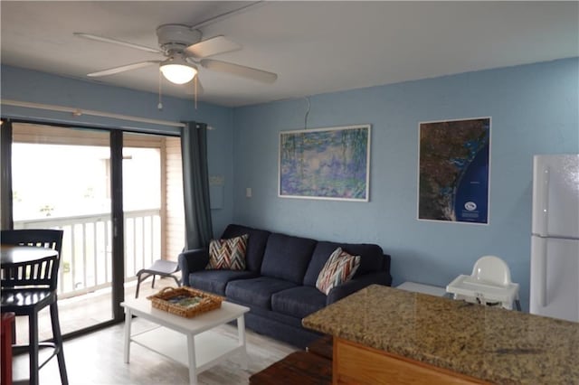 3938 Surfside Blvd Unit 1337, Corpus Christi, TX 78402 - living area featuring ceiling fan and light wood-style flooring