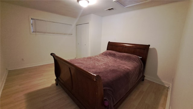 bedroom featuring visible vents, baseboards, and light wood-style flooring