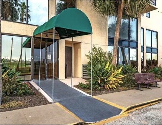 property entrance featuring stucco siding