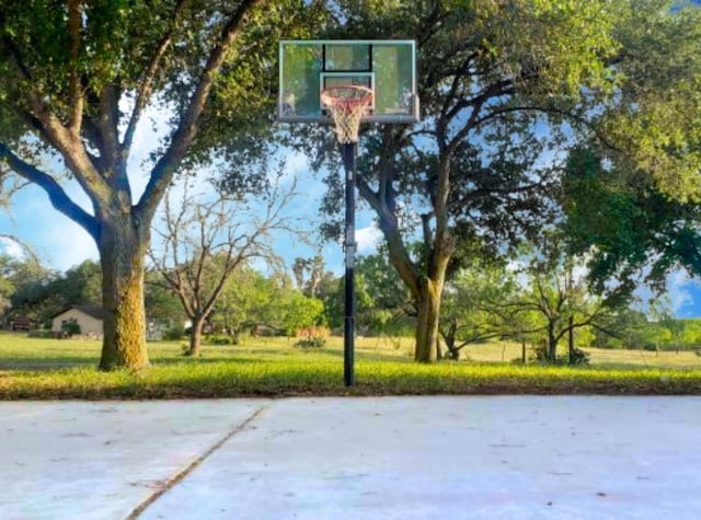 112 Fm 1042, Three Rivers, TX 78071 - view of basketball court featuring basketball court