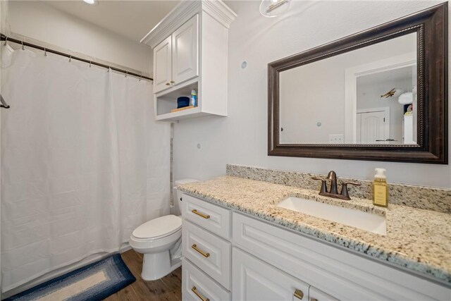 641 Hyacinth Dr, Corpus Christi, TX 78413 - full bathroom featuring wood finished floors, vanity, toilet, and a shower with shower curtain