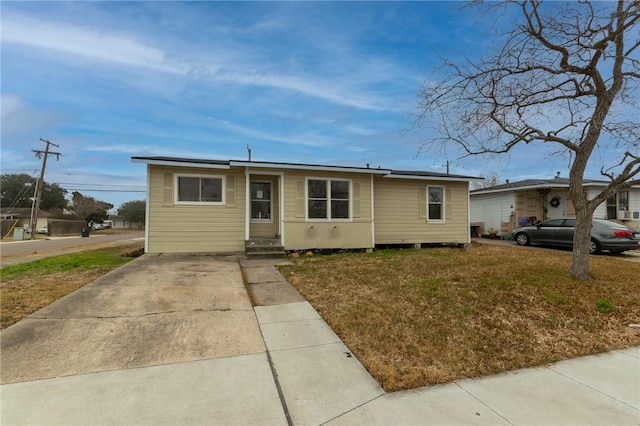 view of front of house with a front lawn