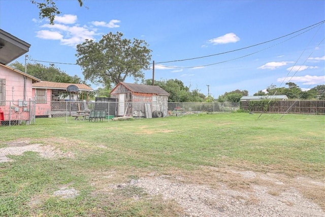 view of yard with a shed