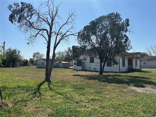 view of yard featuring a shed and an outdoor structure