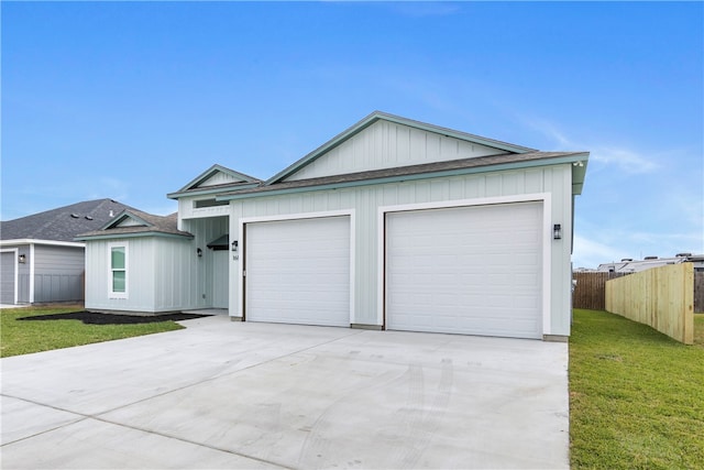 ranch-style home with a front yard