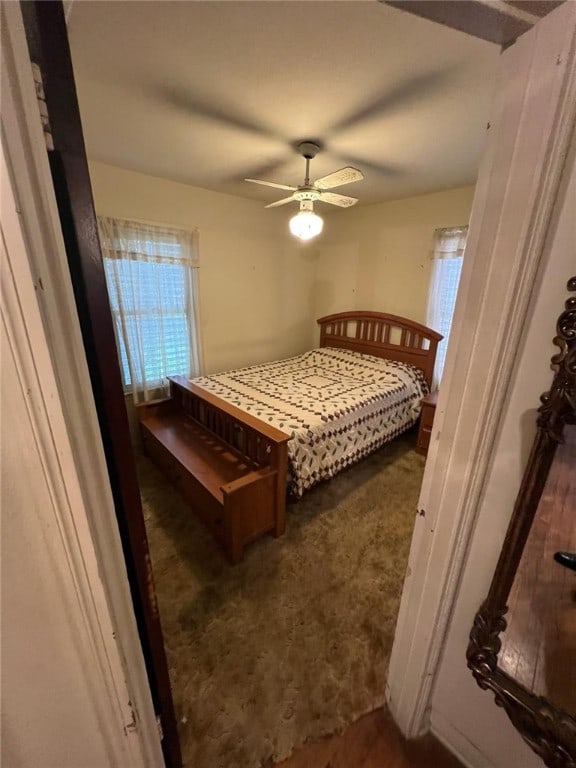 bedroom with ceiling fan