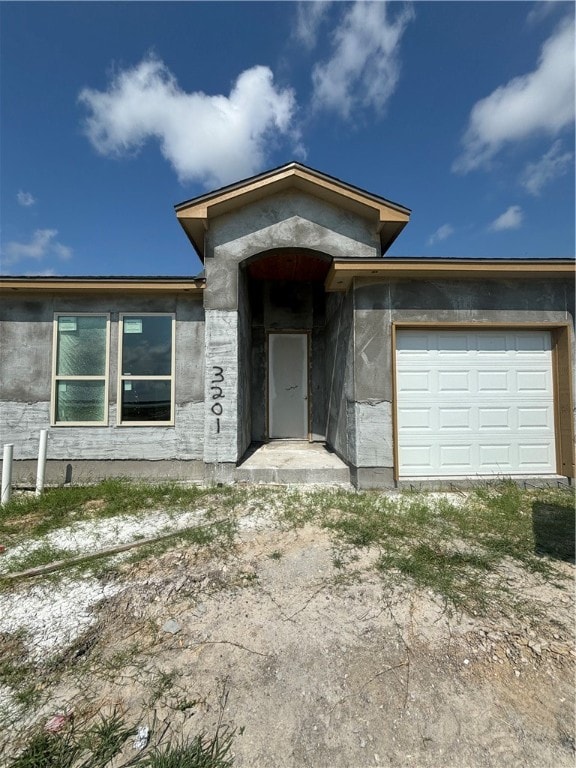 view of front of property featuring a garage