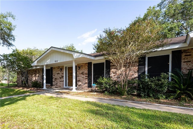 902 Newhall St, Beeville, TX 78102 - photo 1